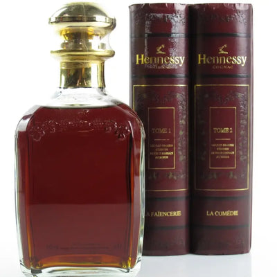 Hộp Quà Sách Đỏ Hennessy 700ml (Hàng Hiếm) 