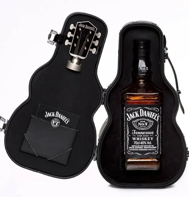 Jack Daniels trong hộp đàn guitar 700ml